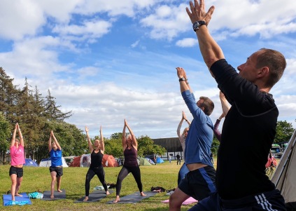 yoga SUP samsø windsurfing mindfulness meditation aktiv ferie familie kajak